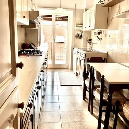 Apartment Golden Valley House 4-8 Pax - Box Auto Metro B1 Conca D'oro Treno Val D'ala Rom