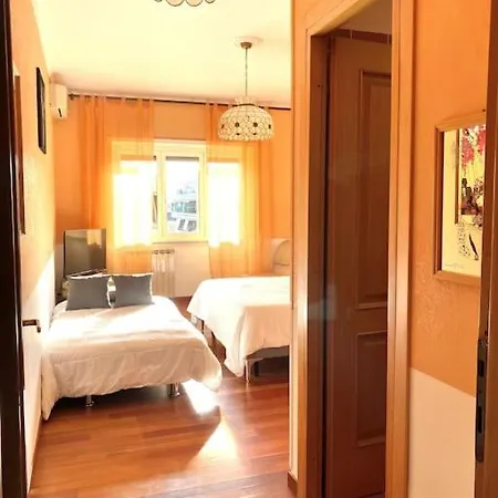 Golden Valley House 4-8 Pax - Box Auto Metro B1 Conca D'oro Treno Val D'ala Rom